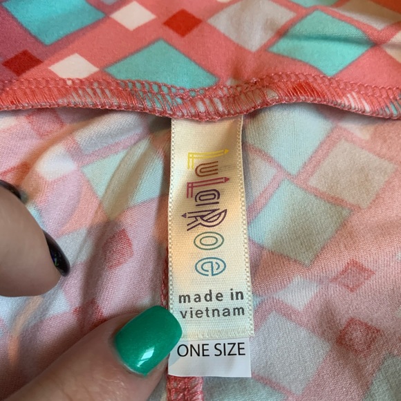 LuLaRoe One Size Leggings - Picture 4 of 7